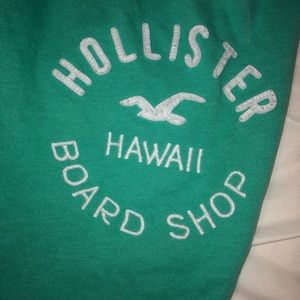 Green Hollister sweats cropped